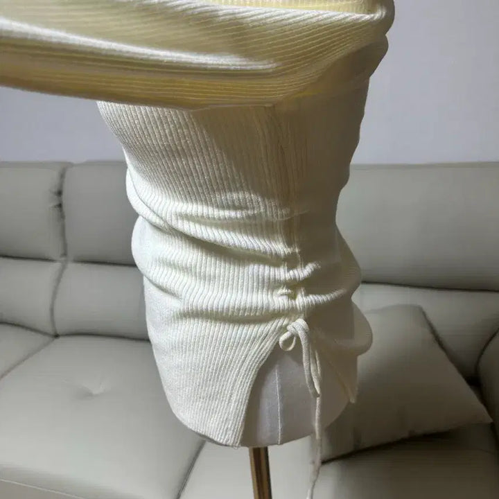 [BUNJANG] Off-Shoulder Knit Sweater - Ivory / [새상품]오프숄더 니트 아이보리(쇼핑몰 창고정리)