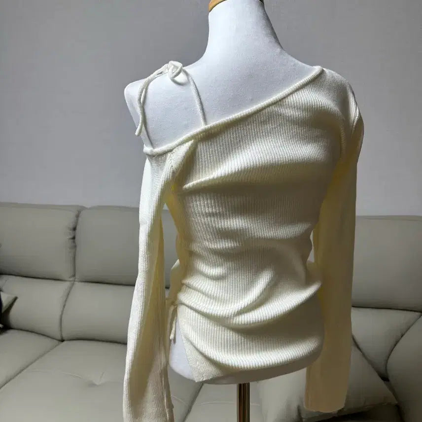 [BUNJANG] Off-Shoulder Knit Sweater - Ivory / [새상품]오프숄더 니트 아이보리(쇼핑몰 창고정리)