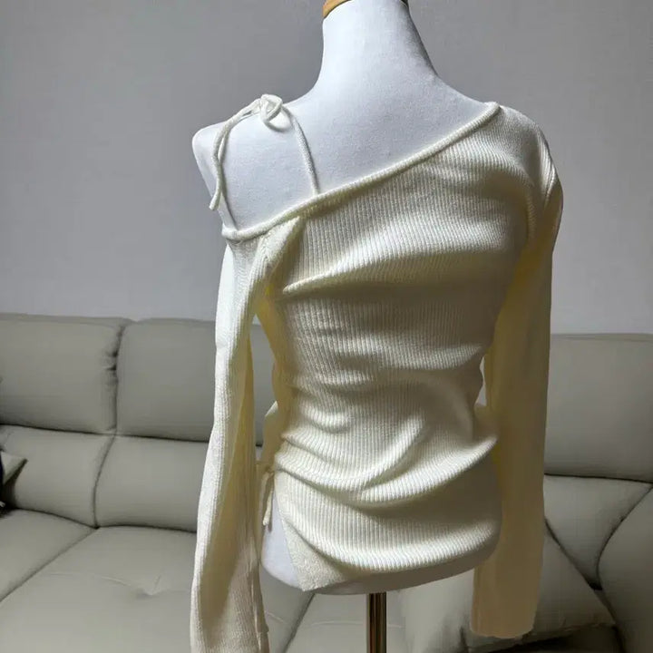 [BUNJANG] Off-Shoulder Knit Sweater - Ivory / [새상품]오프숄더 니트 아이보리(쇼핑몰 창고정리)