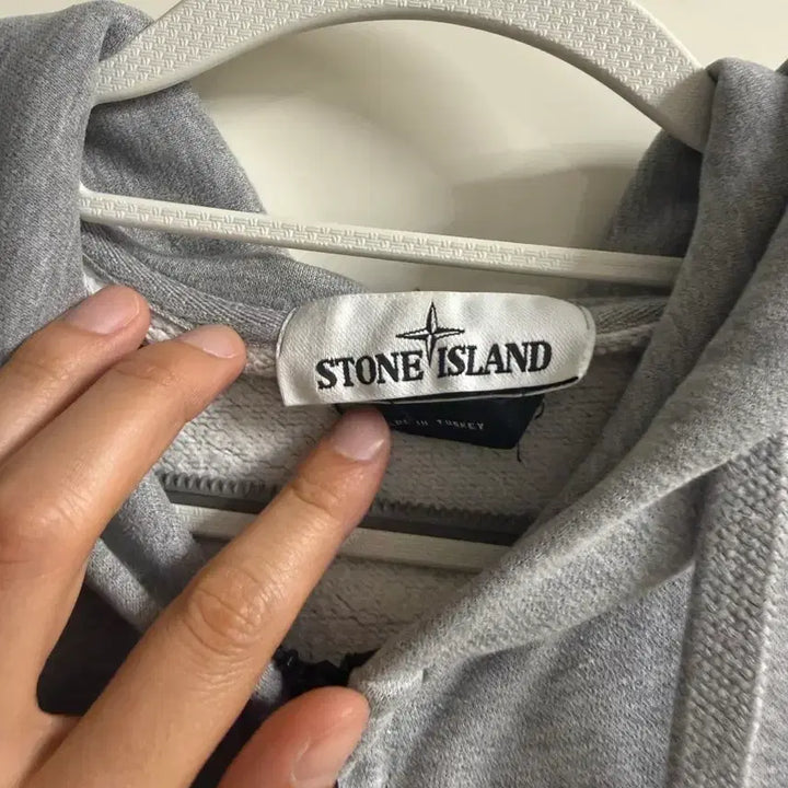[SOLD OUT] 스톤아일랜드 그레이 후드집업