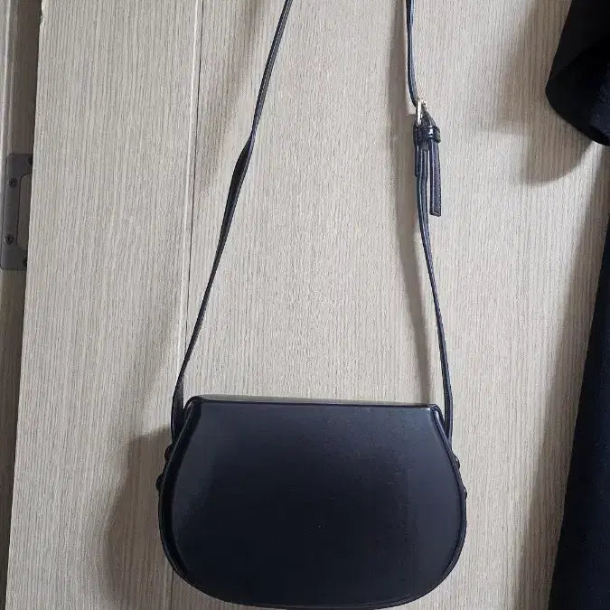 [BUNJANG] ZARA Mini Half Moon Bag / zara 미니반달백