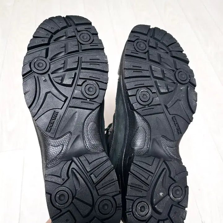 [BUNJANG] Blackyak Gore-Tex Mid-Cut Hiking Boots (Black, Size 270) / 블랙야크 고어텍스 등산화 블랙