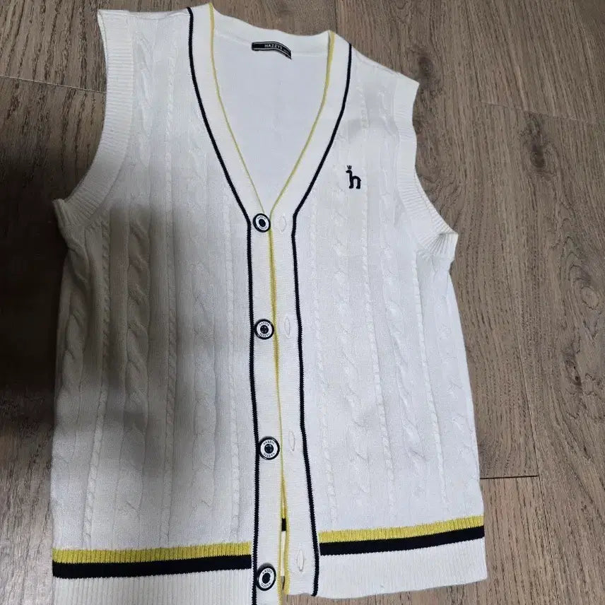 [BUNJANG] Hazzys White Knit Vest S / 헤지스 화이트 니트 조끼ㅡs
