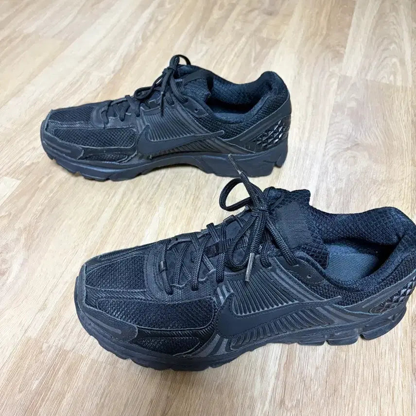 [BUNJANG] Nike Zoom Vomero 5 Sneakers / 나이키 줌 보메로5 285