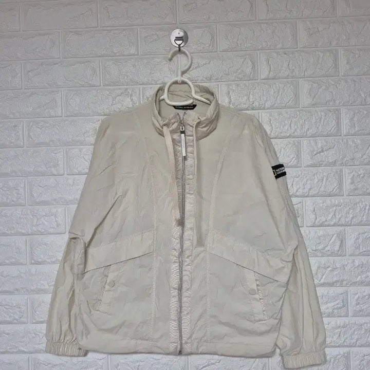 [SOLD OUT] 내셔널지오그래픽 아이보리 바람막이 자켓