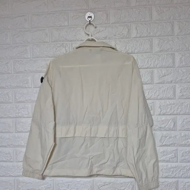 [SOLD OUT] 내셔널지오그래픽 아이보리 바람막이 자켓