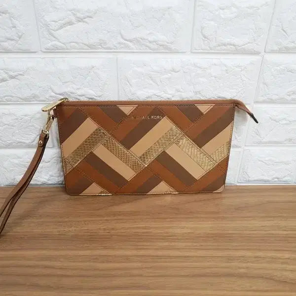 [BUNJANG] Michael Kors Leather Clutch / 마이클코어스 클러치백