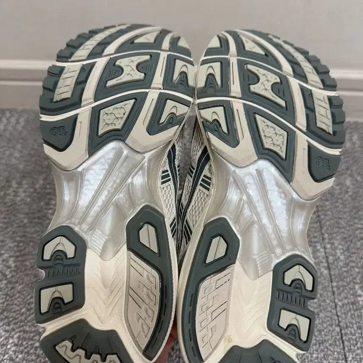 [BUNJANG] Asics Gel-Kayano 14 Birch Dark Pewter Sneakers / [270] 아식스 젤카야노14 버치 다크 퓨터