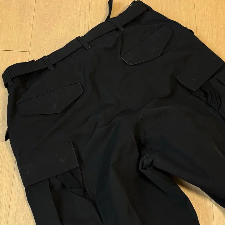 [SOLD OUT] [4] 사카이 벨티드 카고 팬츠 블랙