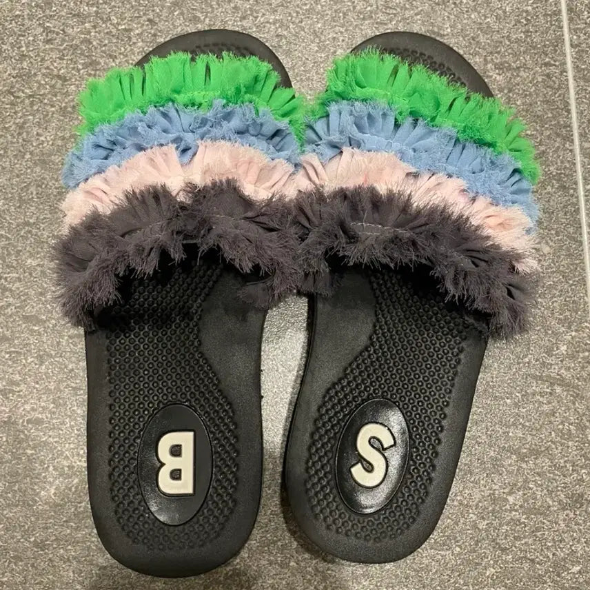 [SOLD OUT] 슈콤마보니  캉캉 슬리퍼 (240)