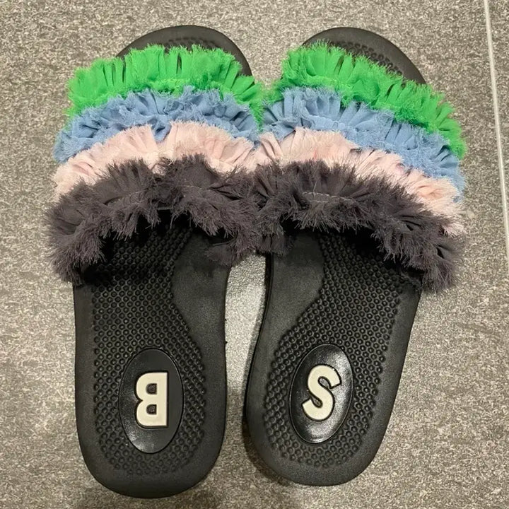 [SOLD OUT] 슈콤마보니  캉캉 슬리퍼 (240)