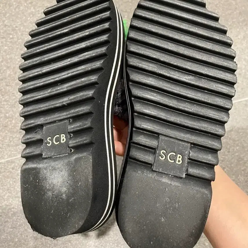 [SOLD OUT] 슈콤마보니  캉캉 슬리퍼 (240)