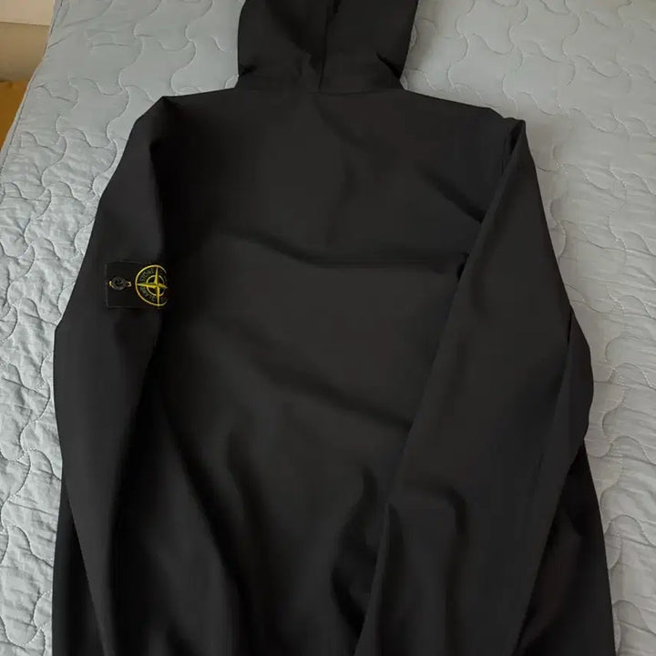 [SOLD OUT] 스톤아일랜드 후드 소프트쉘 자켓
