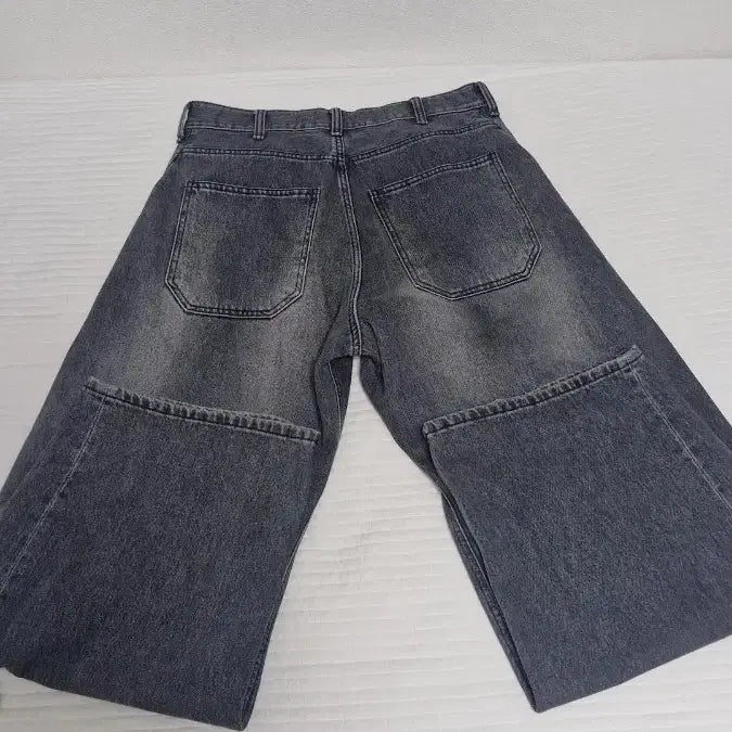 [SOLD OUT] 해칭룸 와이드 커브 워시드 블랙 데님 3사이즈