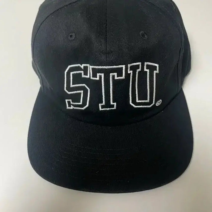 [SOLD OUT] 스투시 스투 아치 스트랩백 캡 쉐도우 블랙 1311066