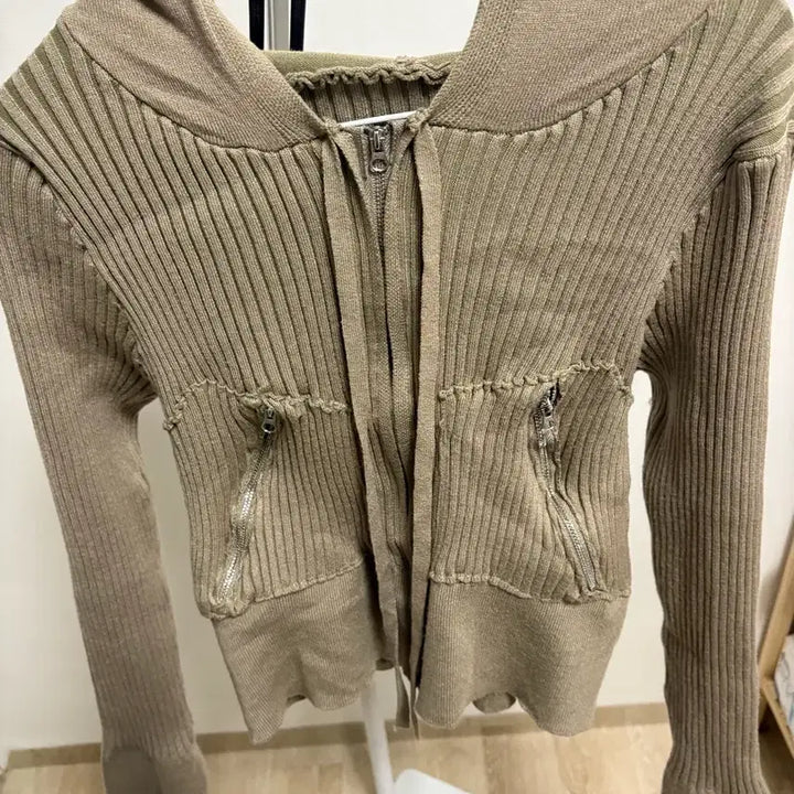 [SOLD OUT] 골지 니트 카키 후드 집업