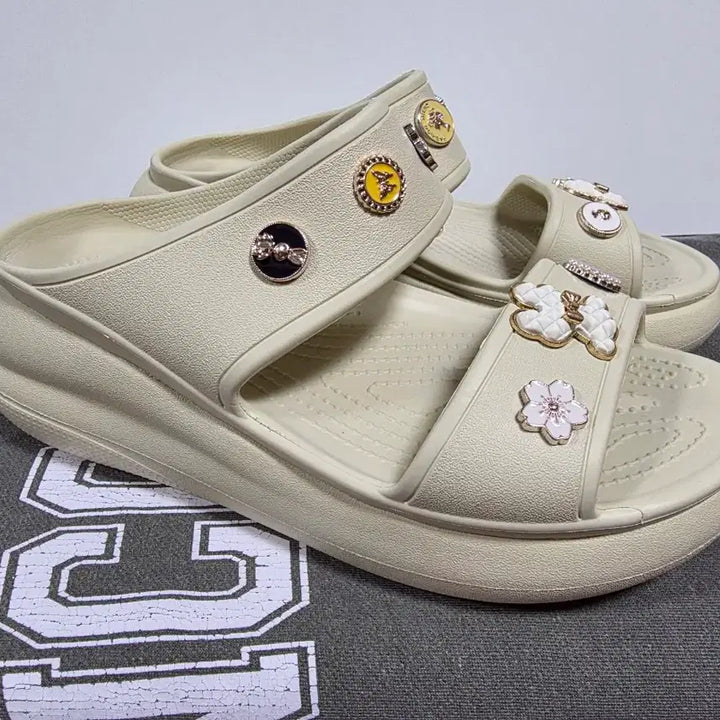 [BUNJANG] Crocs Classic Crush Sandals Ivory W9 (250-255mm) / 크록스 클래식 크러쉬 샌들 [250mm]