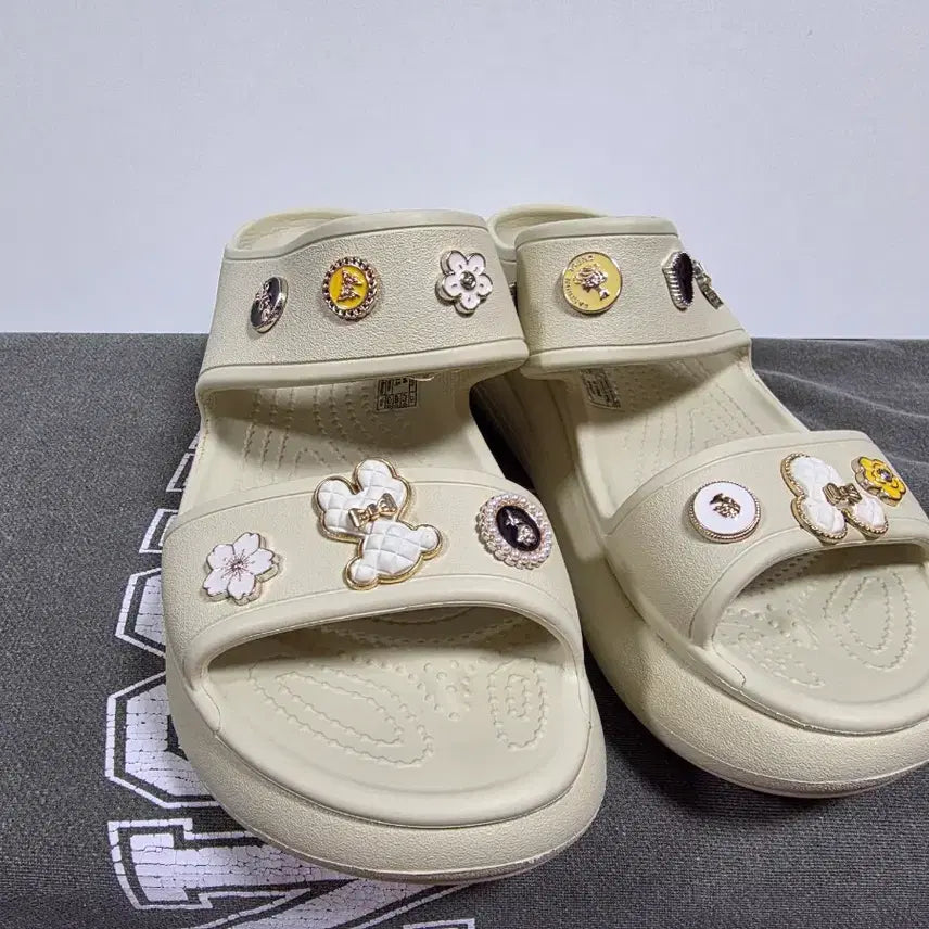 [BUNJANG] Crocs Classic Crush Sandals Ivory W9 (250-255mm) / 크록스 클래식 크러쉬 샌들 [250mm]