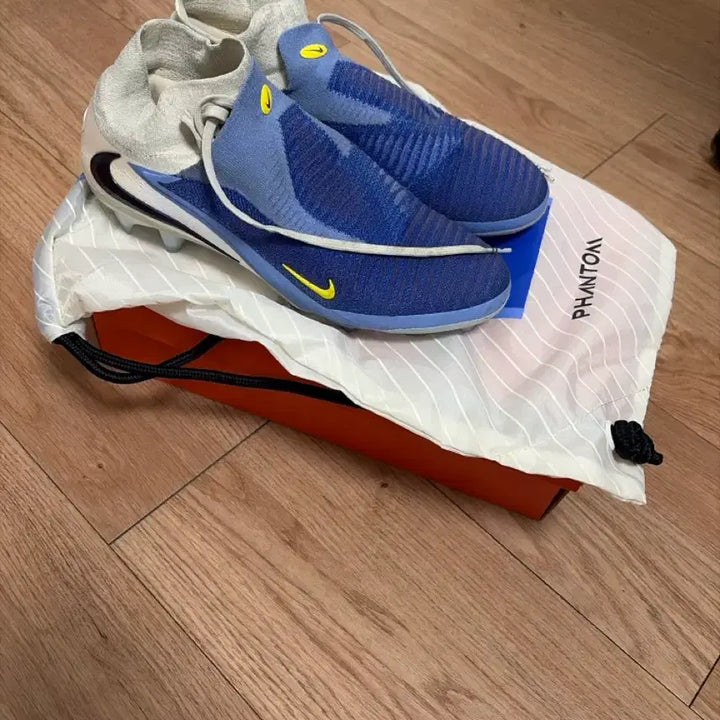 [SOLD OUT] 나이키 팬텀 6 팝니다 축구화