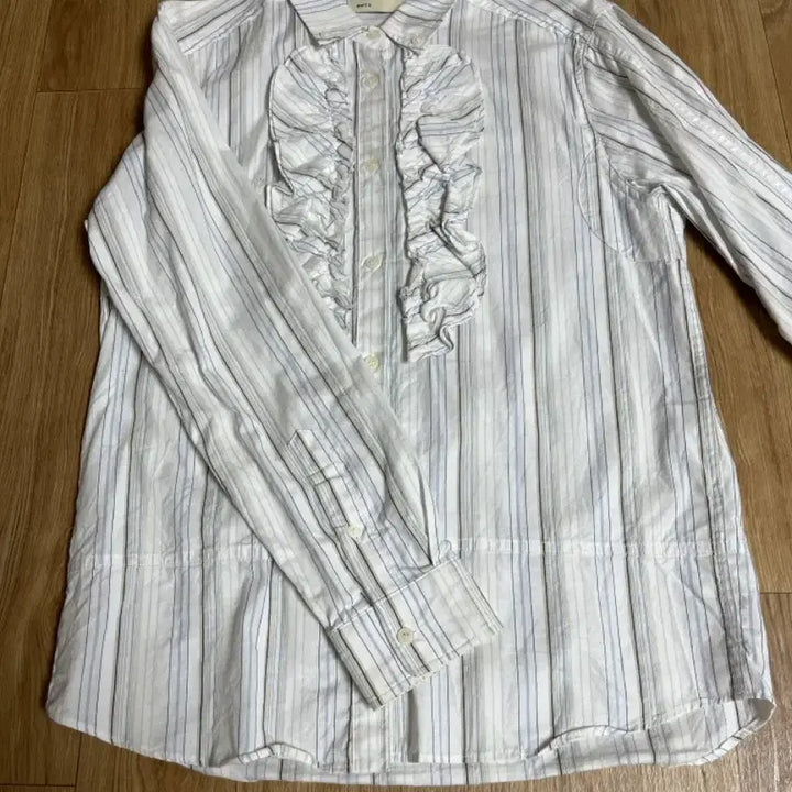 [BUNJANG] eonts Ruffle Shirt / 에옹쓰 러플 셔츠 eonts