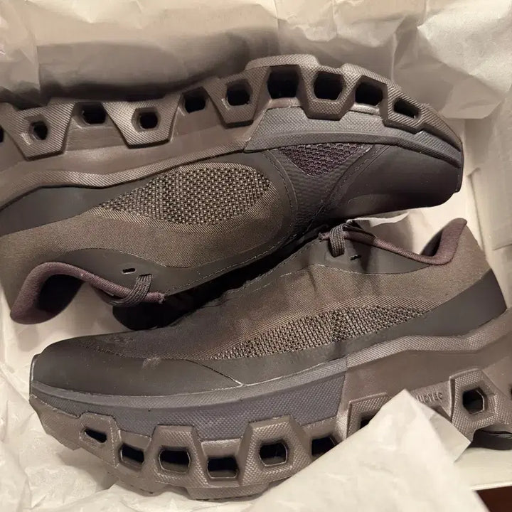 [BUNJANG] Onfup Cloudmonster Thorn Brown Sneakers (235) / 온파프 클라우드몬스터 쏜브라운 (235)