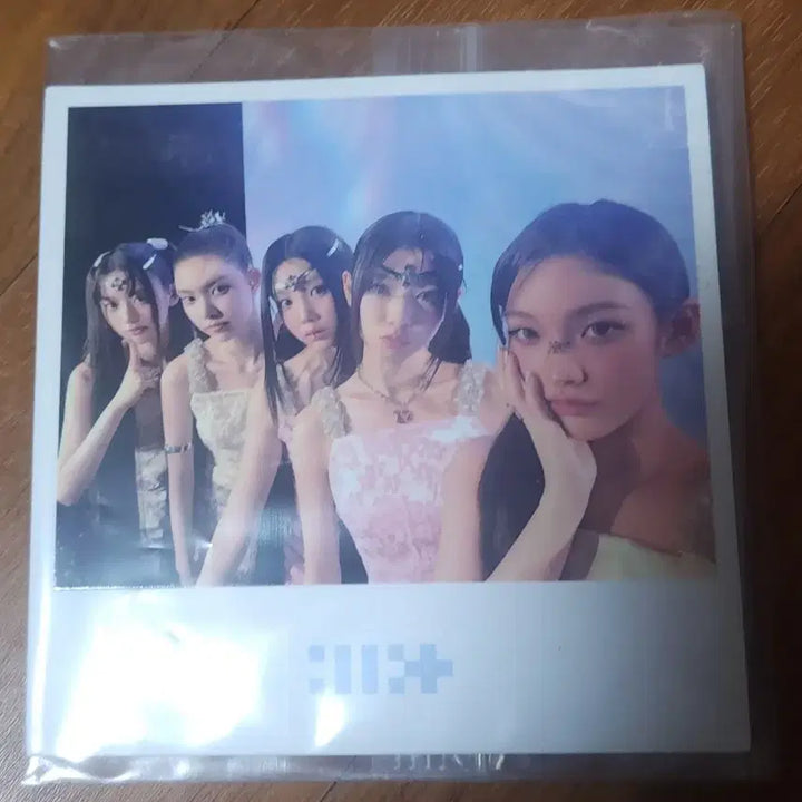 [BUNJANG] ILLIT Weverse Shop POB Polaroid / [판매] 아일릿 위버스샵 특전 폴라로이드