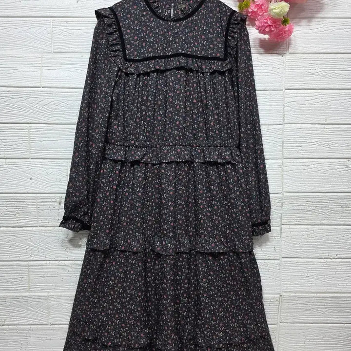 [SOLD OUT] 2021년 써스데이아일랜드  잔꽃원피스 S(55ㅡ66)