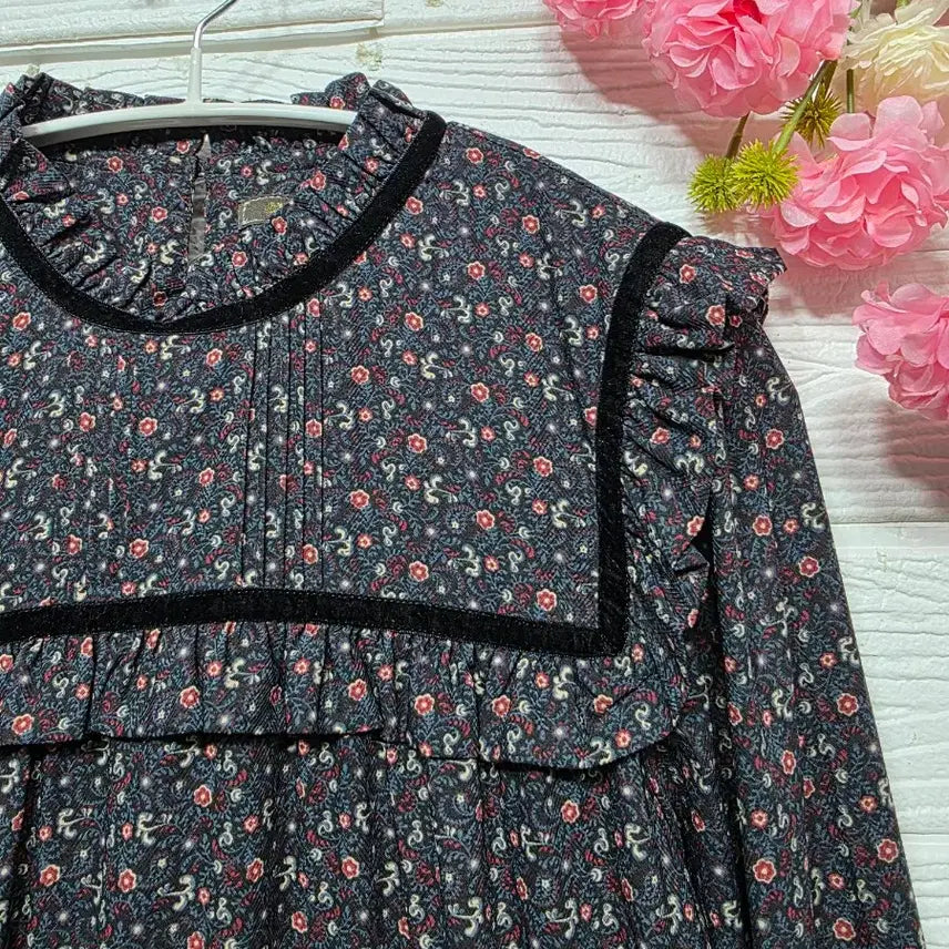[SOLD OUT] 2021년 써스데이아일랜드  잔꽃원피스 S(55ㅡ66)