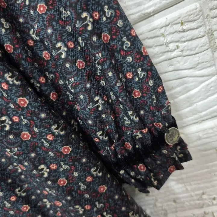 [SOLD OUT] 2021년 써스데이아일랜드  잔꽃원피스 S(55ㅡ66)