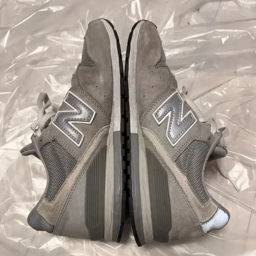 [BUNJANG] New Balance 996 Grey / 뉴발란스 996 그레이 (255)