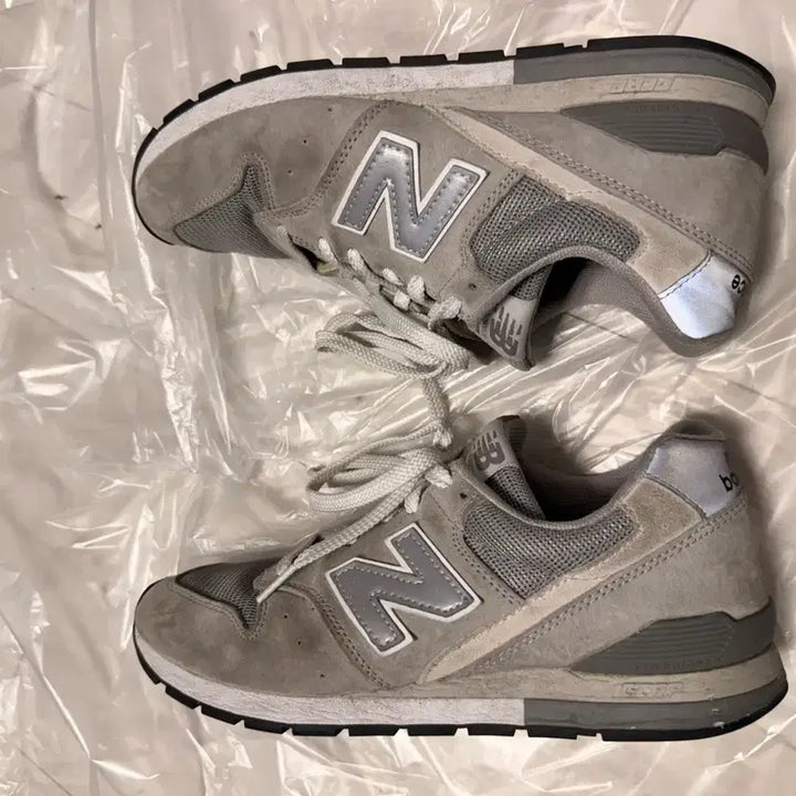 [BUNJANG] New Balance 996 Grey / 뉴발란스 996 그레이 (255)