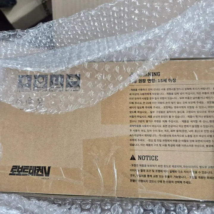 [BUNJANG] Taekwon V Korean Air &amp; Asiana Limited Edition Figure / 미개봉)태권브이 대한항공 아시아나 한정판 피규어 핫토이 마블 아님