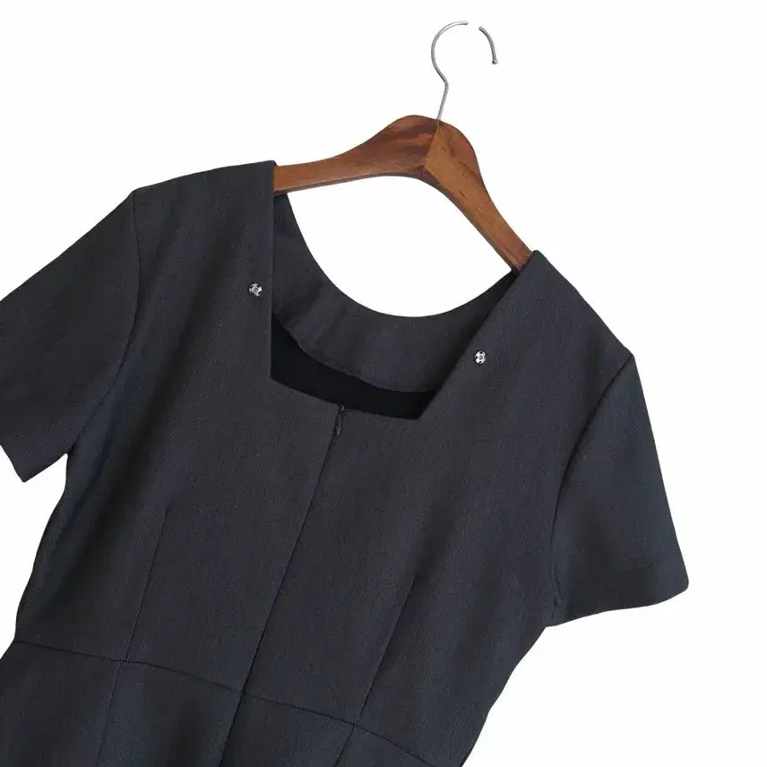 [SOLD OUT] 교신안함)백 리본 포인트 점프수트-차콜/고퀄