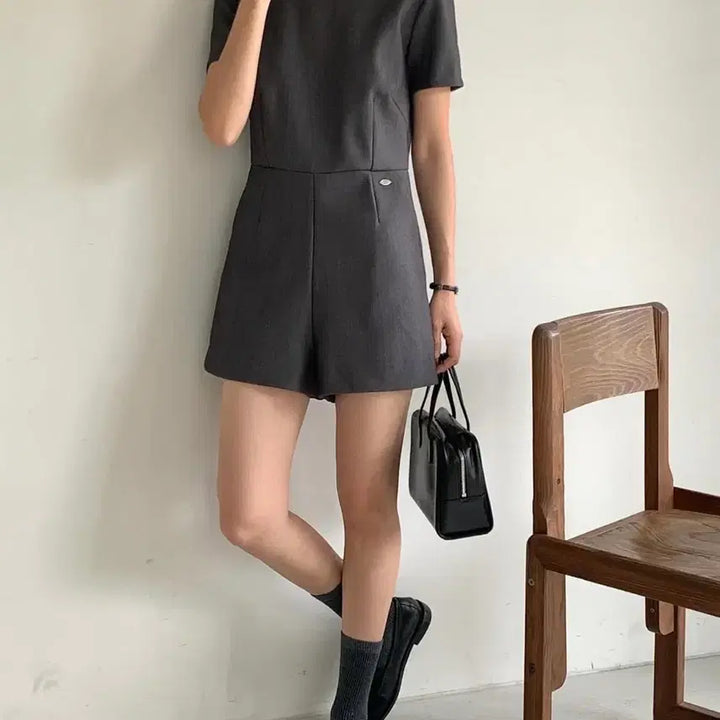 [SOLD OUT] 교신안함)백 리본 포인트 점프수트-차콜/고퀄