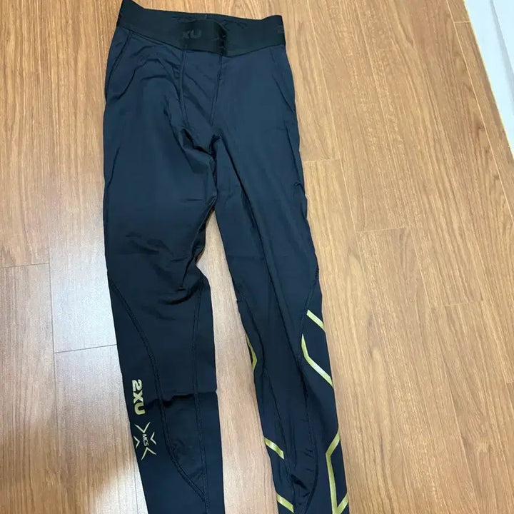 [SOLD OUT] 2xu 남자 타이즈 1회착 m사이즈