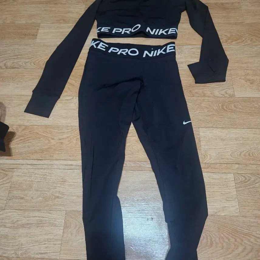 [BUNJANG] Nike Pro Dri-FIT Training Set (S) / 새상품] 나이키 프로 드라이핏 여성 트레이닝 세트 (S)