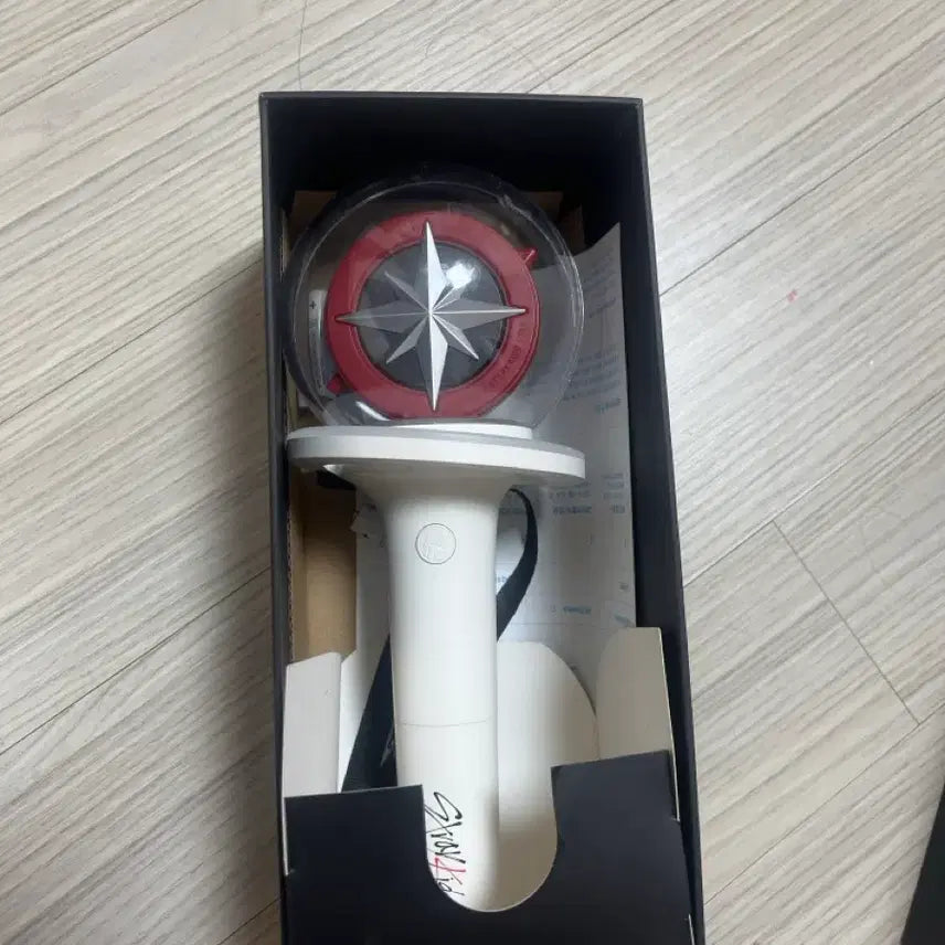 [SOLD OUT] 스트레이키즈 응원봉 (나침봉) 구매시 정품 포카 5장