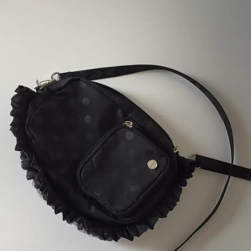 [BUNJANG] The Museum Visitor Dot Frill Mini Bag / 더뮤지엄비지터 도트 프릴 미니백