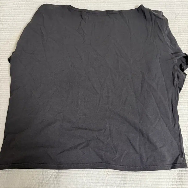[BUNJANG] Unknown Planet Off-Shoulder T-Shirt / 언노운플라넷 오프숄더 티셔츠