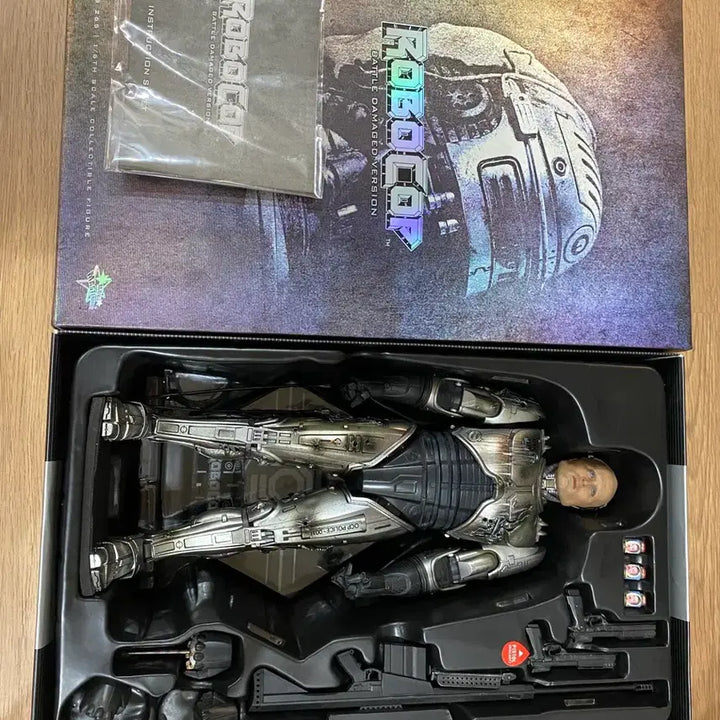 [BUNJANG] Hot Toys RoboCop Battle Damaged Version Figure / 핫토이 로보캅 배틀 데미지 버전