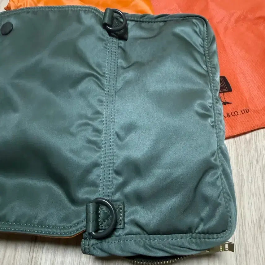 [SOLD OUT] 포터 올 뉴 탱커 엔벨롭백 세이지 그린