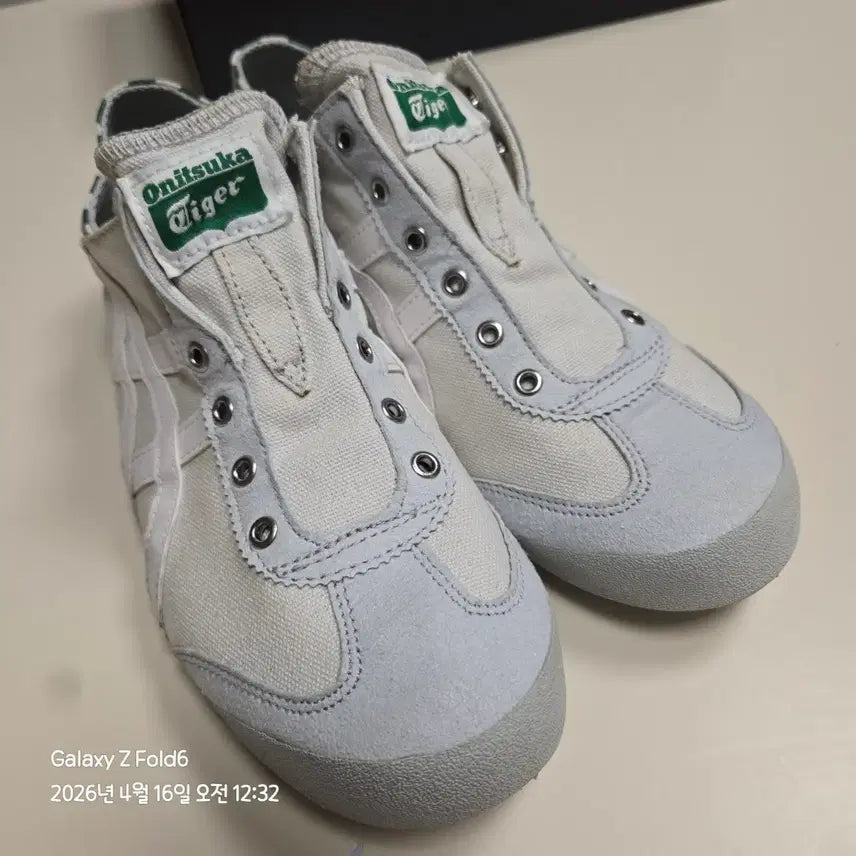 [SOLD OUT] 오니츠카타이거 슬립온 파라티화이트/그린 색상 250mm
