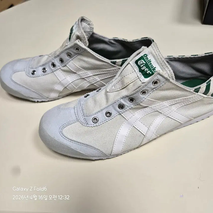 [SOLD OUT] 오니츠카타이거 슬립온 파라티화이트/그린 색상 250mm