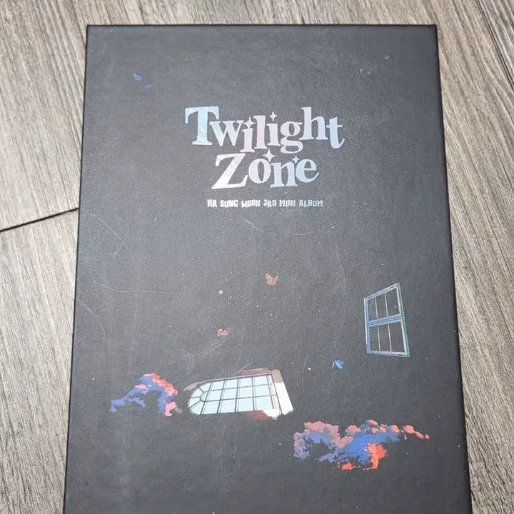 [BUNJANG] Ha Sung Woon Twilight Zone Album with Photocard / 하성운 Twilight Zone 앨범 포카 포함