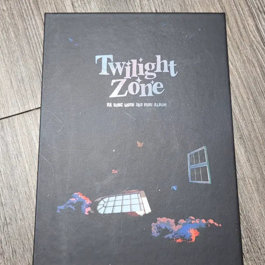 [BUNJANG] Ha Sung Woon Twilight Zone Album with Photocard / 하성운 Twilight Zone 앨범 포카 포함