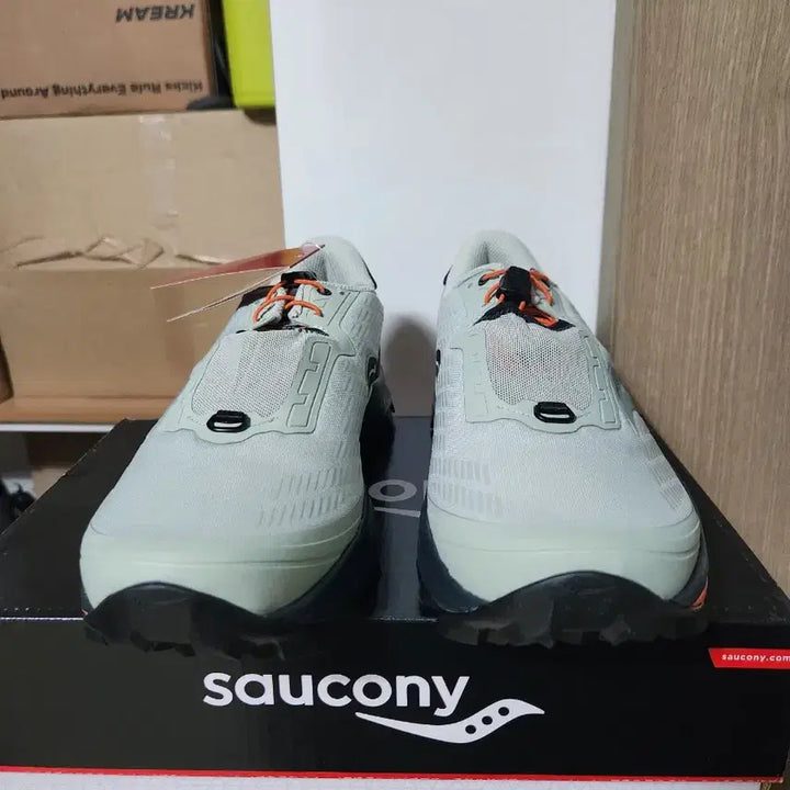 [SOLD OUT] 써코니 페레그린 ST 트레일 러닝화 280사이즈