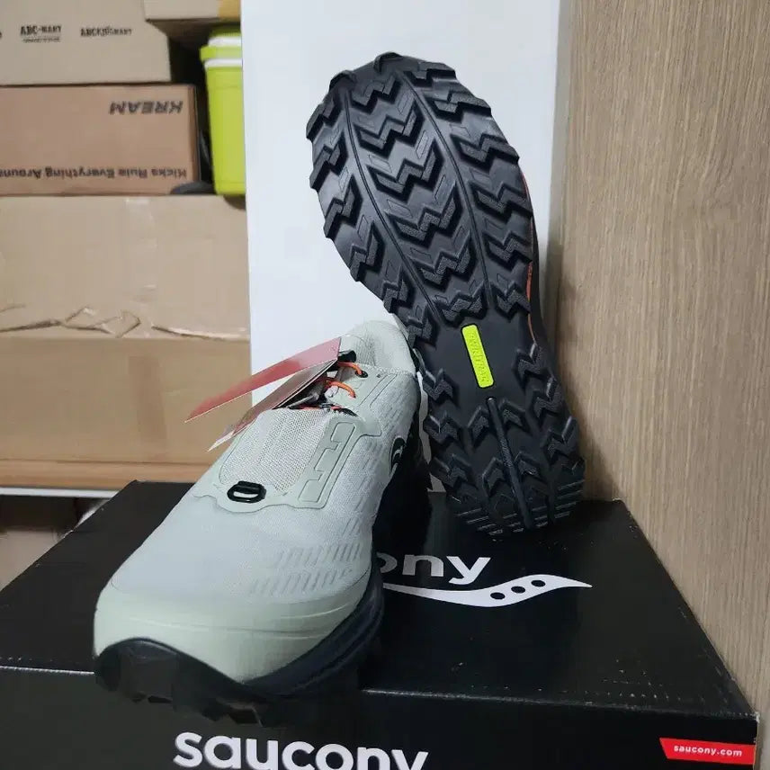 [SOLD OUT] 써코니 페레그린 ST 트레일 러닝화 280사이즈