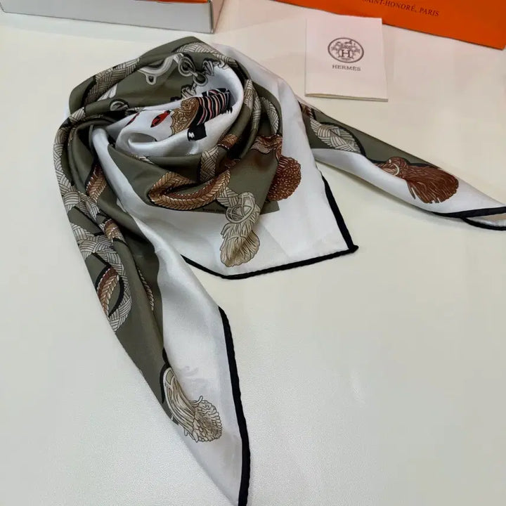 [SOLD OUT] 에르메스 클래식 마마 프린트 새틴 스카프 90cm