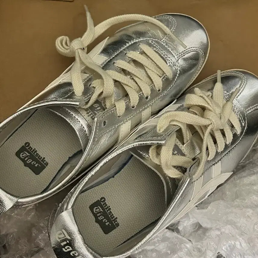 [BUNJANG] Onitsuka Tiger Silver Sneakers / 오니츠카타이거 실버 230
