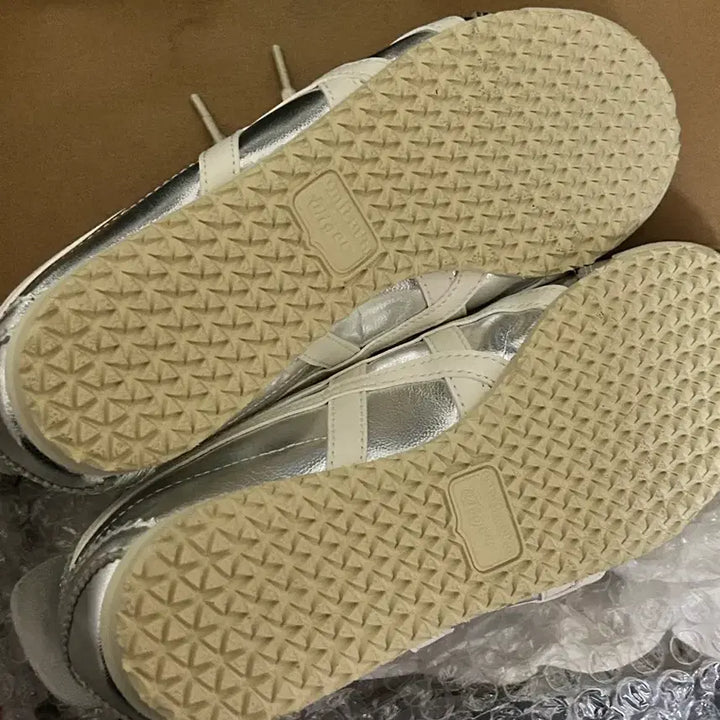 [BUNJANG] Onitsuka Tiger Silver Sneakers / 오니츠카타이거 실버 230